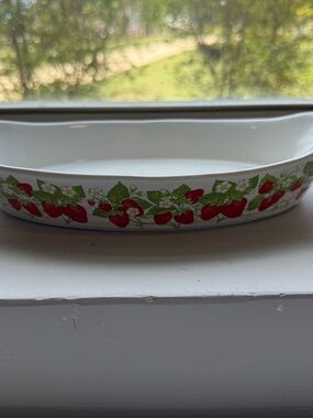 Action Strawberry-Pattern Oval Baking Dish